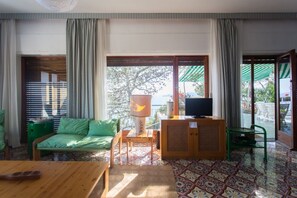 Living area - STUNNING VIEW - Relaxation between the sea and the sky (Sant'Andrea di Rovereto)