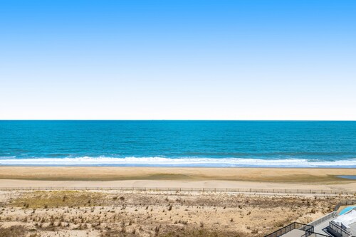 Sea Colony Ocean Seventh Floor Condo with Shared Pool, Ocean View, and WiFi