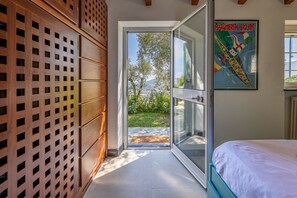 2 bedrooms, iron/ironing board