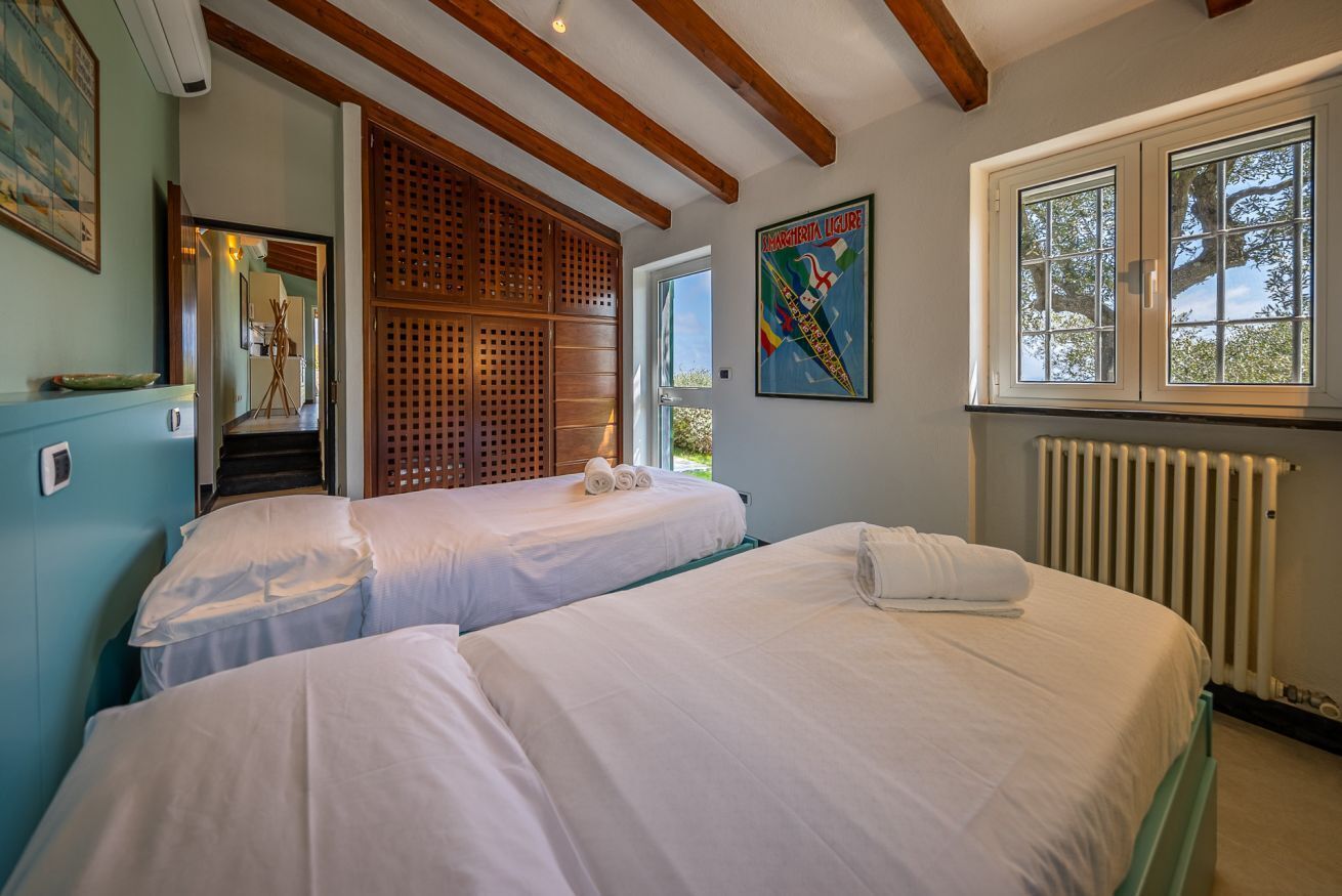 2 Schlafzimmer, Bügeleisen/Bügelbrett