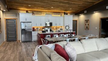 Televisor intel·ligent, llar de foc i estèreo