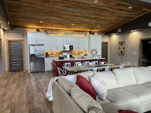 Smart TV, fireplace, stereo
