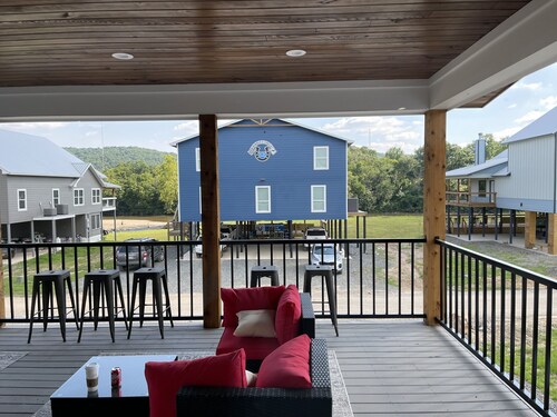 ON THE ROCKS is the place to be!!! A new spacious cabin & fully stocked! 