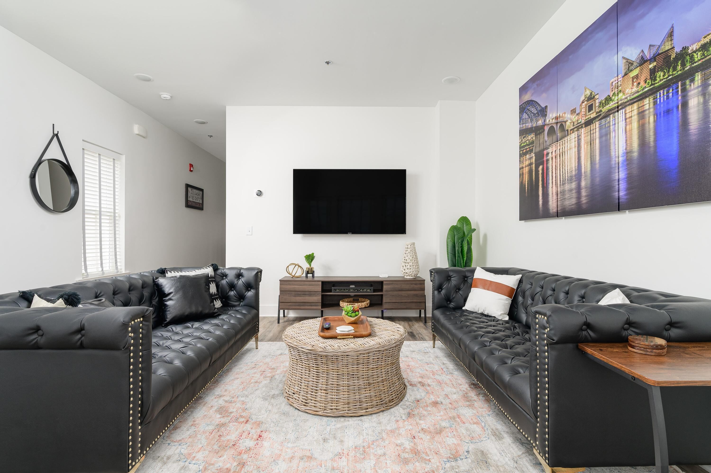 Brand New - Southside Chattanooga Luxury Getaway Views of Lookout Mountain