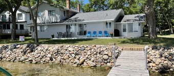 Breathtaking!  4BR/3BA Cabin - 30ft from lakeshore on Alexandria Chain of Lakes 