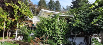 Nice river views, easyaccess to river,