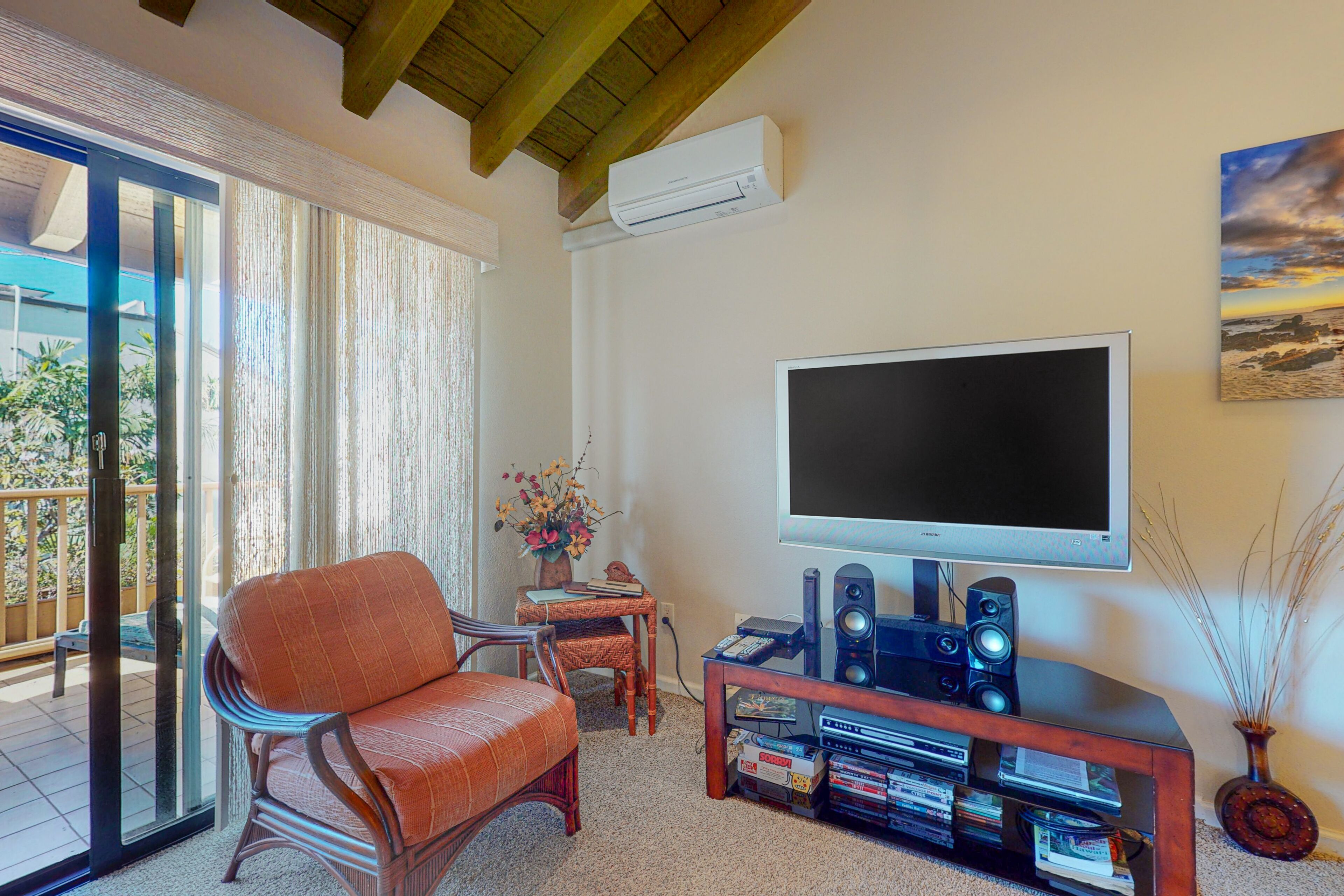 Spectacular condo with washer/dryer, pools & hot tub - close to the beaches