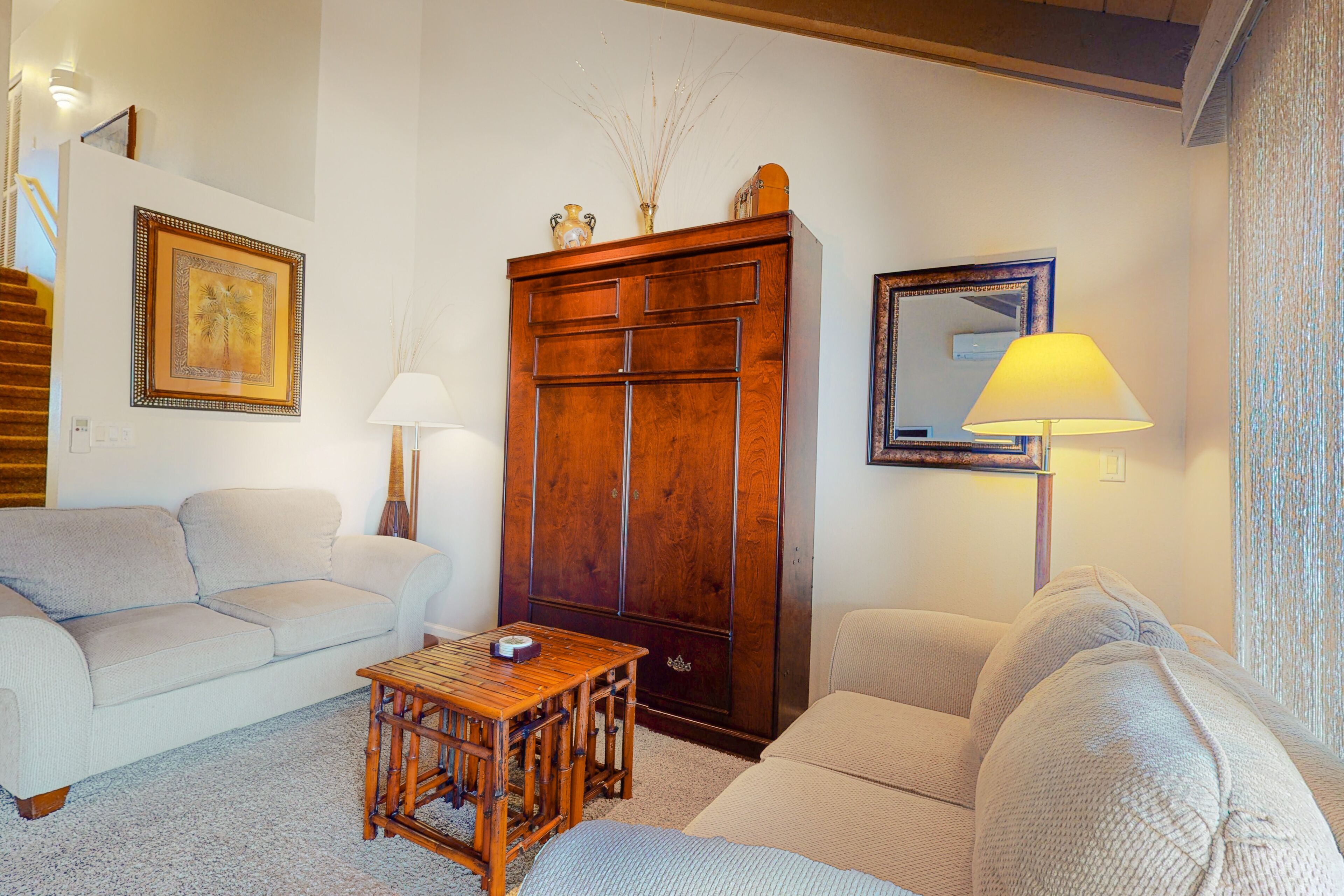 Spectacular condo with washer/dryer, pools & hot tub - close to the beaches