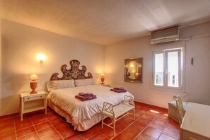 4 Schlafzimmer, Bügeleisen/Bügelbrett, kostenloses WLAN, Bettwäsche