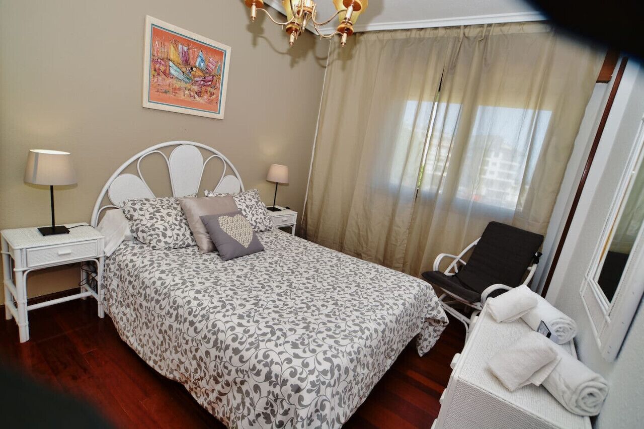 2 bedrooms, iron/ironing board, bed sheets
