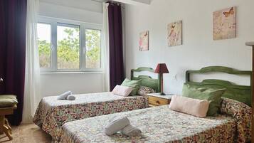 3 chambres, fer et planche à repasser, accès au Wi-Fi (inclus)
