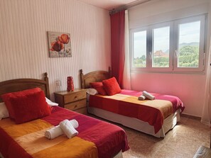 3 bedrooms, iron/ironing board, free WiFi, bed sheets