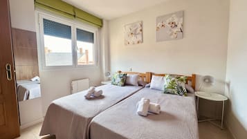 2 Schlafzimmer, BĂŒgeleisen/BĂŒgelbrett, BettwĂ€sche