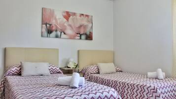 3 chambres, fer et planche Ă repasser, draps fournis