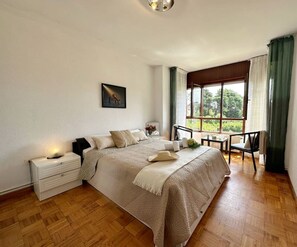 2 bedrooms, iron/ironing board, bed sheets