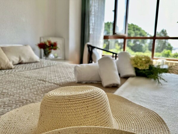 2 bedrooms, iron/ironing board, bed sheets