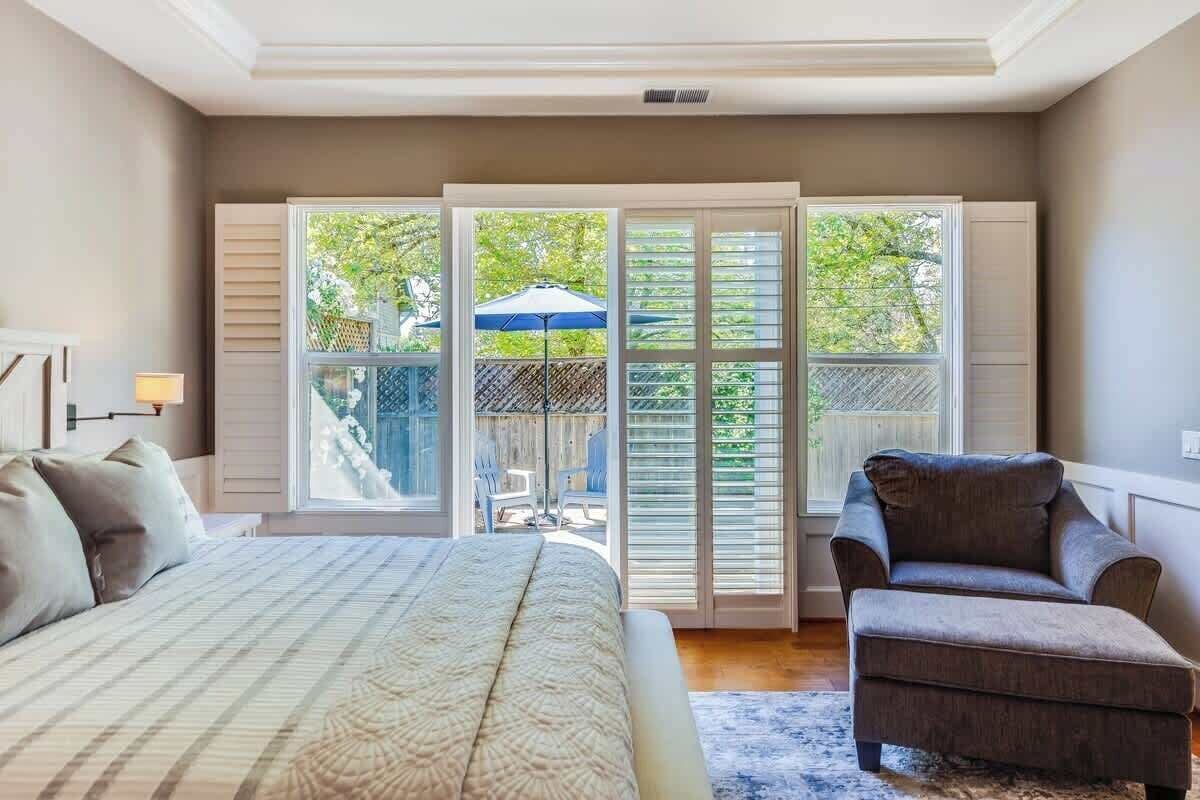 4 bedrooms, iron/ironing board, WiFi (free)