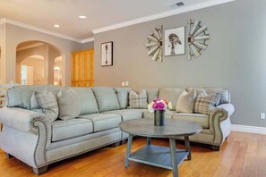 Smart TV, fireplace, offices