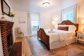 4 bedrooms, iron/ironing board, travel crib, WiFi (free)