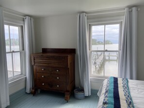 4 bedrooms, desk, travel cot, free WiFi