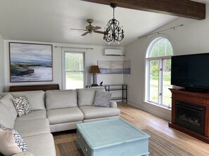 Smart-TV, DVD-Player, Bücher, Videothek