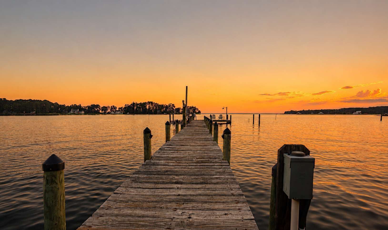 Walk to the end of your private pier and marvel at the changing colors as the sun goes down on a great day at Little Oyster in Virginia's popular Northern Neck. 