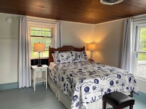 4 bedrooms, iron/ironing board, travel crib, WiFi (free)