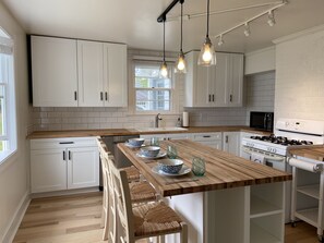 Fridge, microwave, oven, stovetop - Waterfront Getaway • Calm Cove • Dock, Kayaks & Fire Pit  • Boaters Paradise (White Stone)