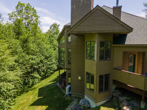 Private Slope side  end unit townhome in Bretton Woods