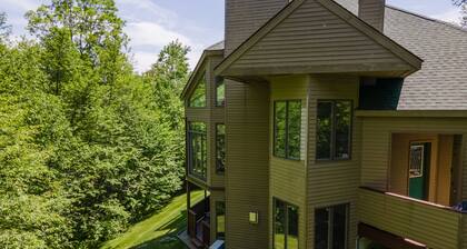 Private Slope side end unit townhome in Bretton Woods