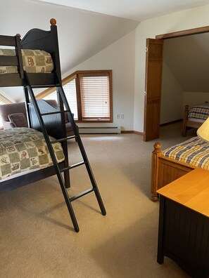 Room - Private Slope side  end unit townhome in Bretton Woods (Carroll)