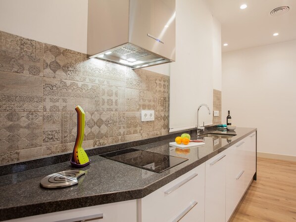 Fridge, microwave, dishwasher, coffee/tea maker - Del Parque Flats Santos - Catedral (Málaga)