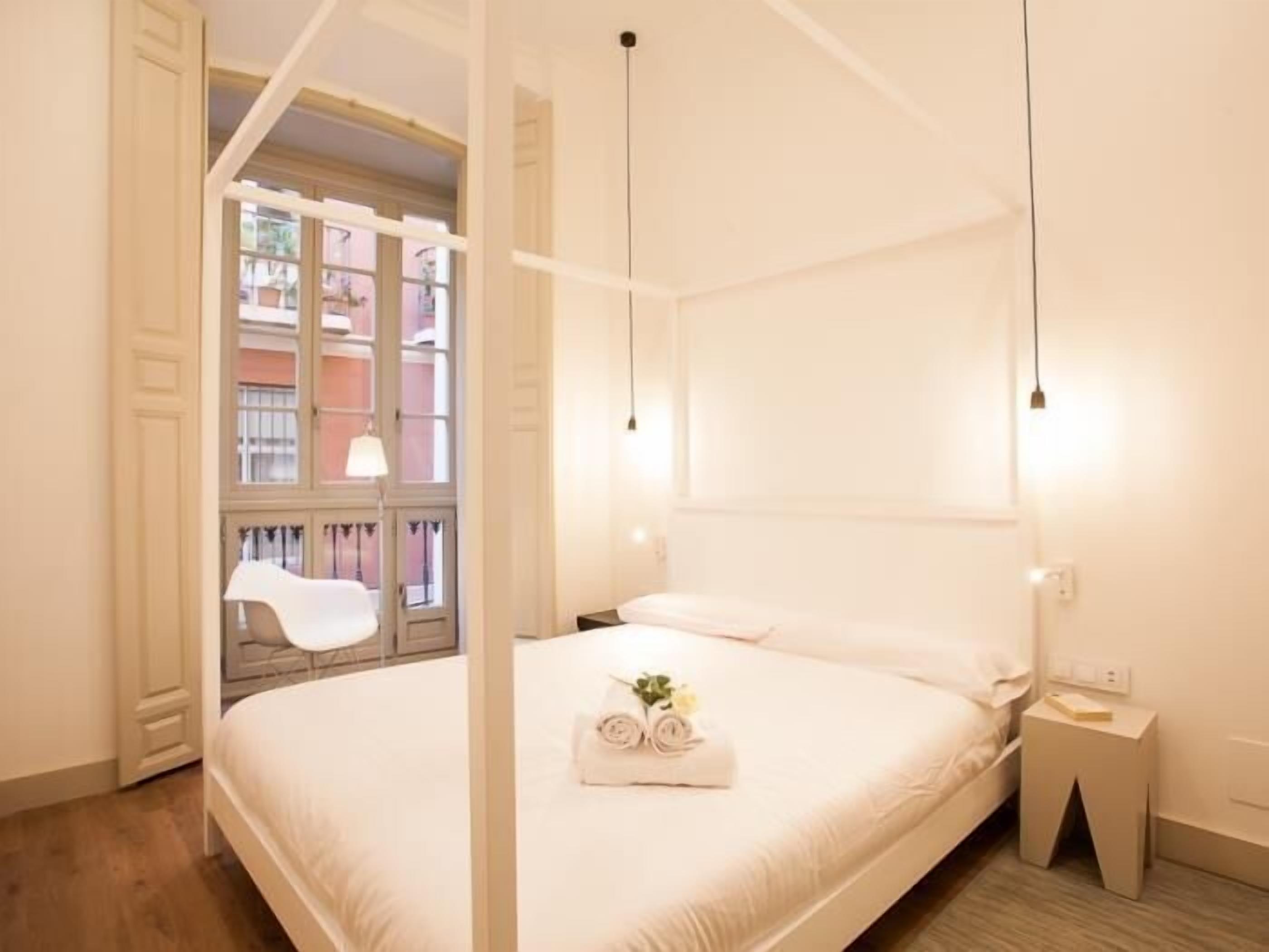 1 soverom, strykejern/-brett, internettilgang og sengetøy