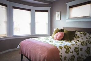 5 slaapkamers, een strijkplank/strijkijzer, gratis wifi, beddengoed