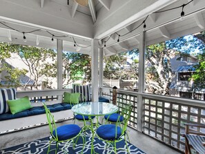 Dining - 2 Bedrooms + Loft, Free Seasonal 2 Chairs & 1 Umbrella (Miramar Beach)