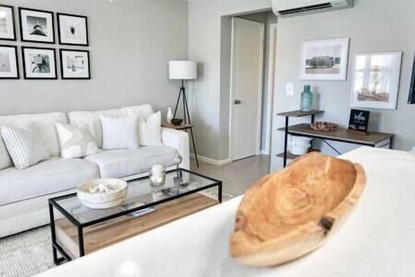 TV, Hulu, streaming services