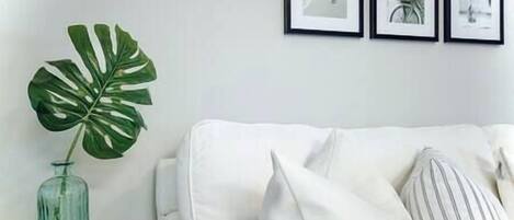 TV, Hulu, streaming services