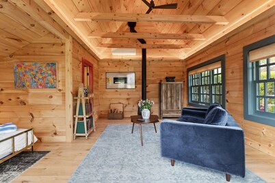 Chatham Oasis: 099-C Renovated Chatham Village Farmhouse, Heated Pool, Walk to Beach & Town