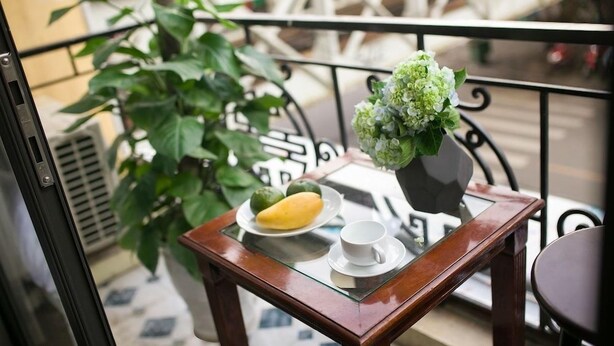 Outdoor dining - Hanoi Backpacker Suite Hostel (Hanoi)