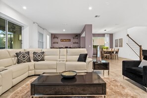 TV - Dazzling Solara  | Amazing Games Room and Themed bedrooms! (Kissimmee)