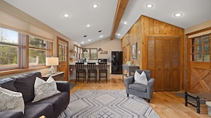 Smart TV, fireplace, Netflix, streaming services