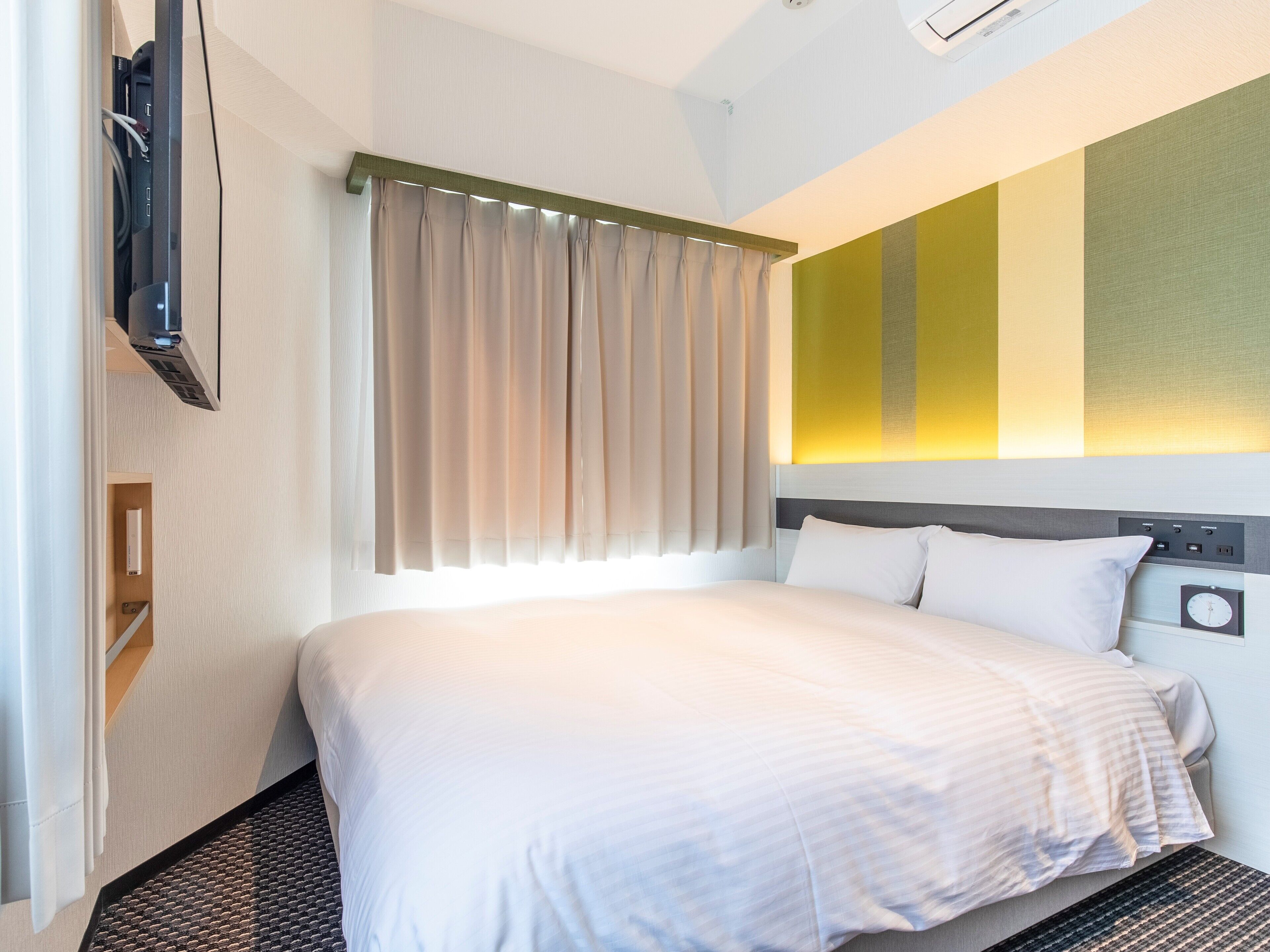 standard single room, non smoking | 1 bedroom, down duvets, in-room safe, blackout curtains