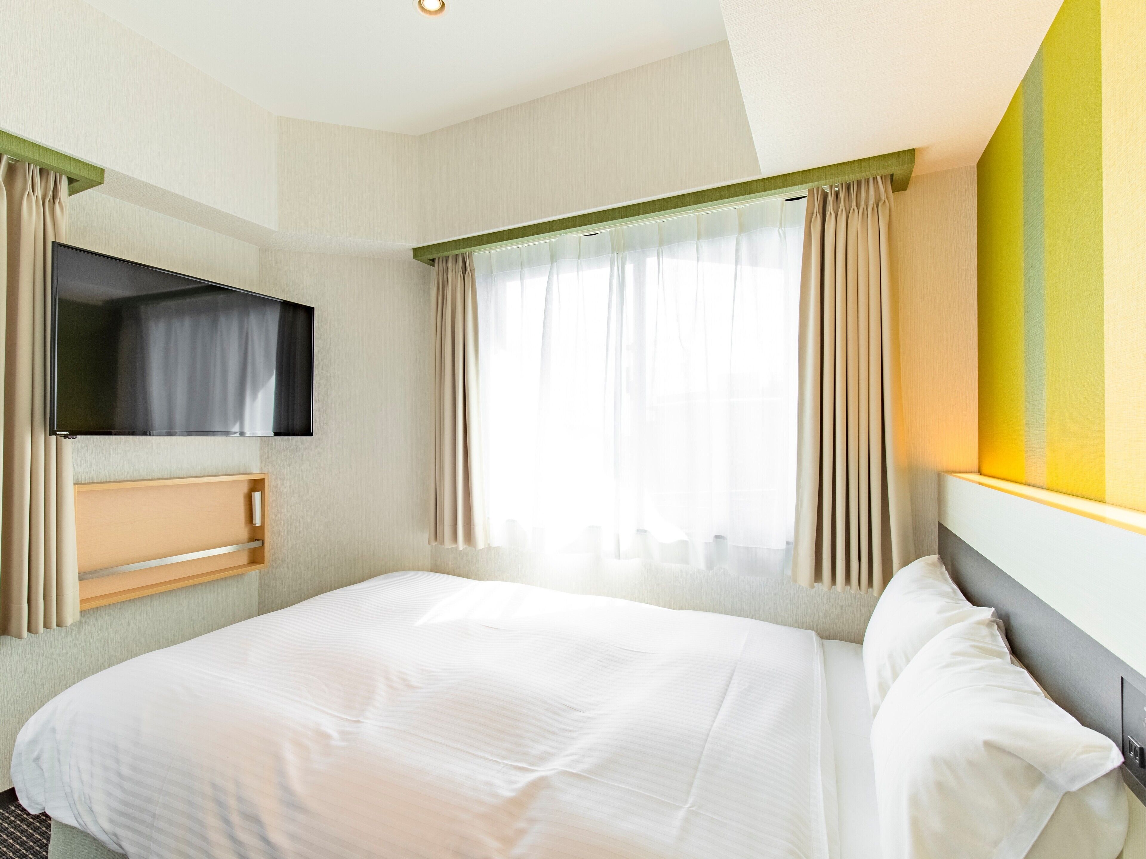 standard single room, non smoking | 1 bedroom, down duvets, in-room safe, blackout curtains