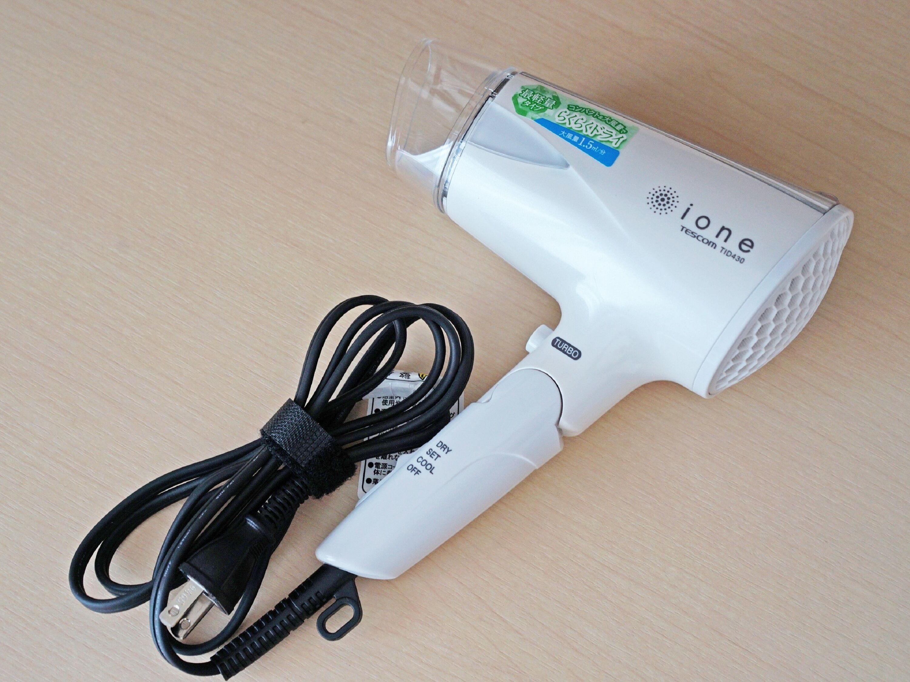 combined shower/bathtub, free toiletries, hair dryer, slippers