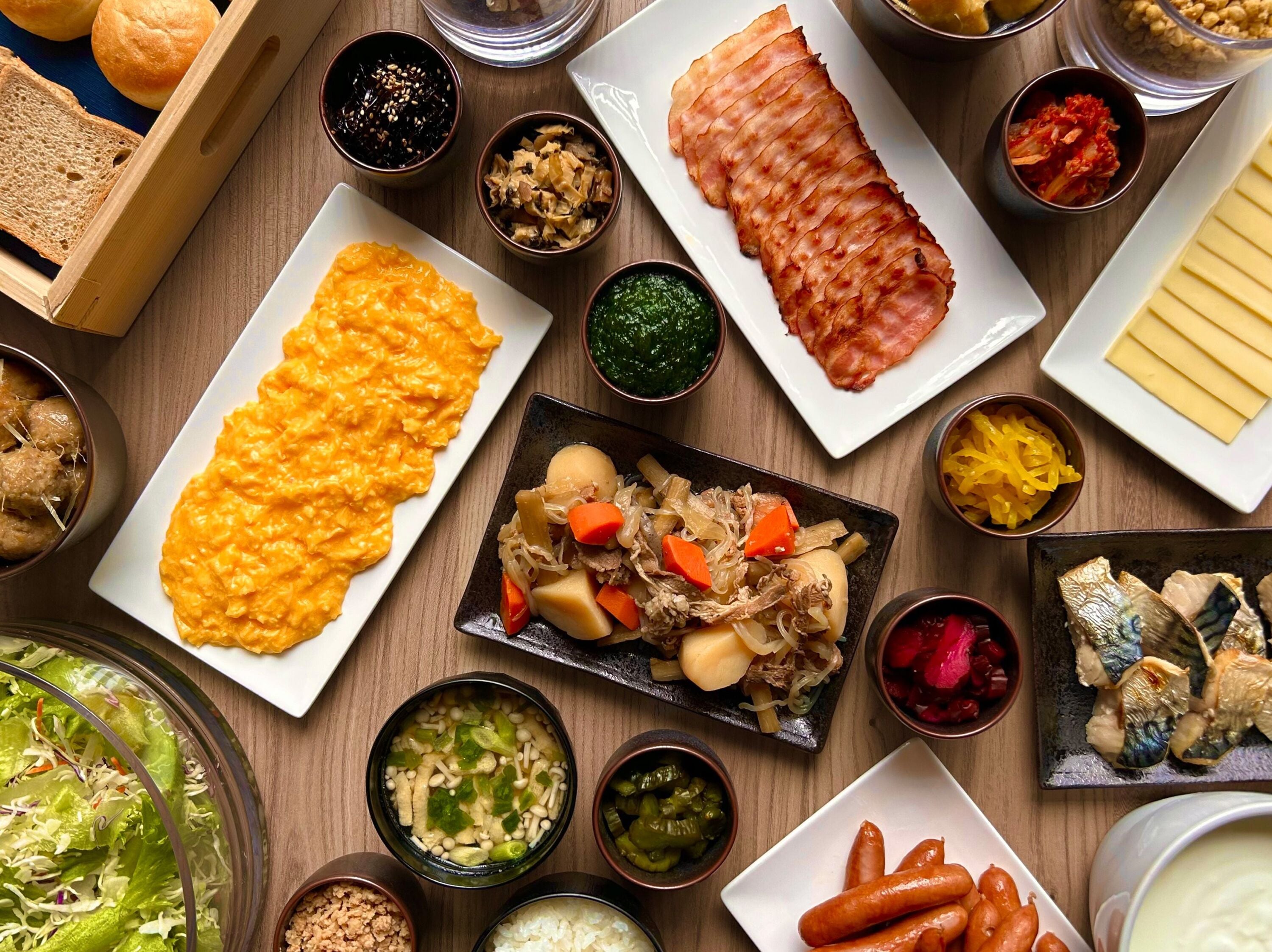 daily buffet breakfast (jpy 990 per person)