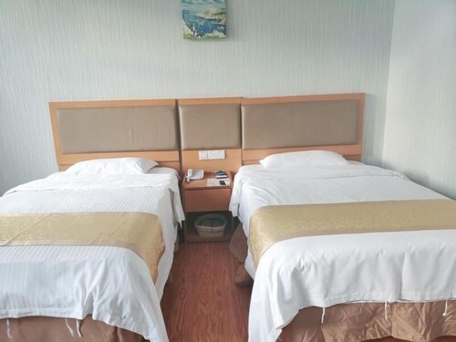 Greentree Inn Henan Xinyang Shangcheng County Huangbaishan Road Times Shopping Mall Express Hotel