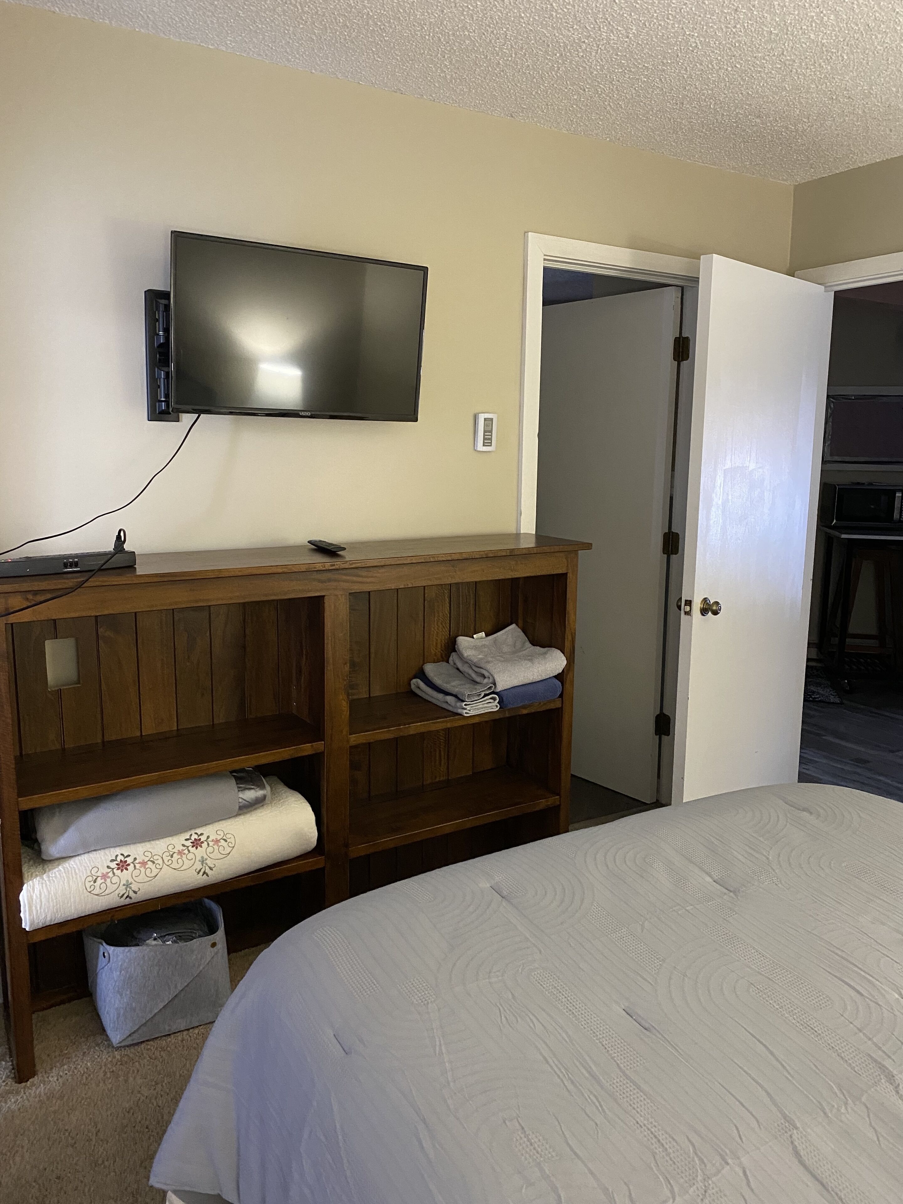 Steps away from ski, golf, and pool - Newly renovated condo