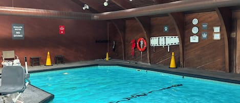Piscine intérieure