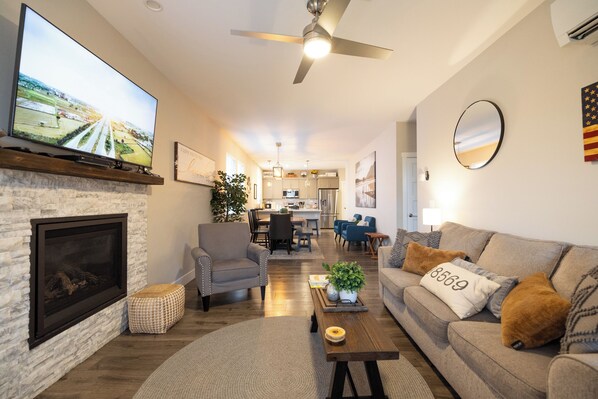 TV, fireplace