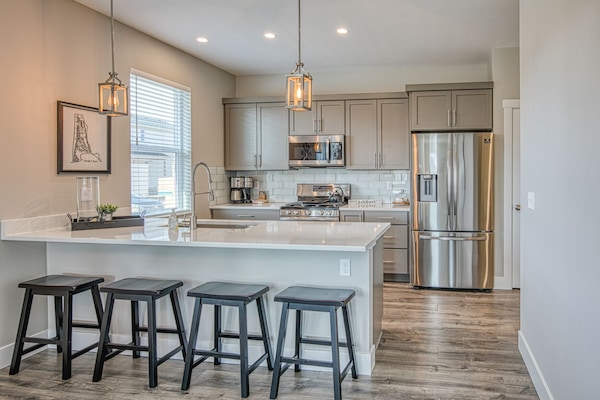 Kjøleskap, mikrobølgeovn, ovn og kokeplater